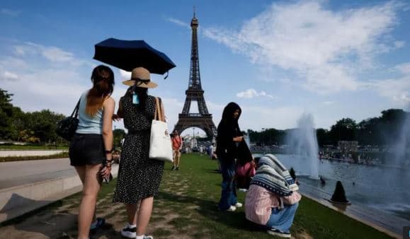 Temperaturat drejt rekordeve historike, Franca shpall alarm të kuq për gjysmën e vendit