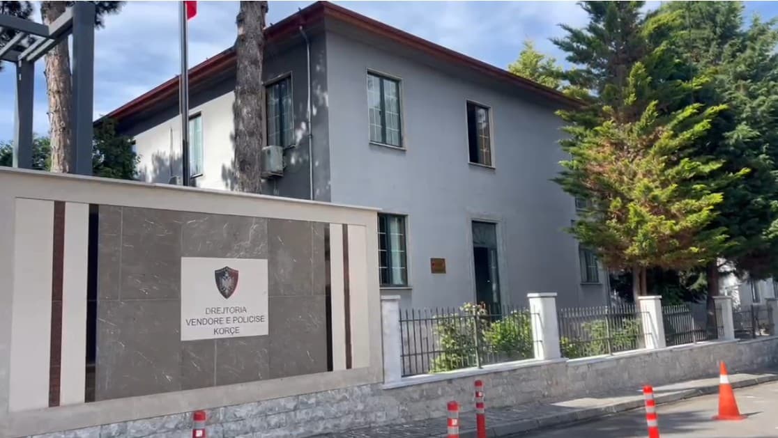 Plagosi me thikë një 23-vjeçar në Korçë, arrestohet autori i dyshuar