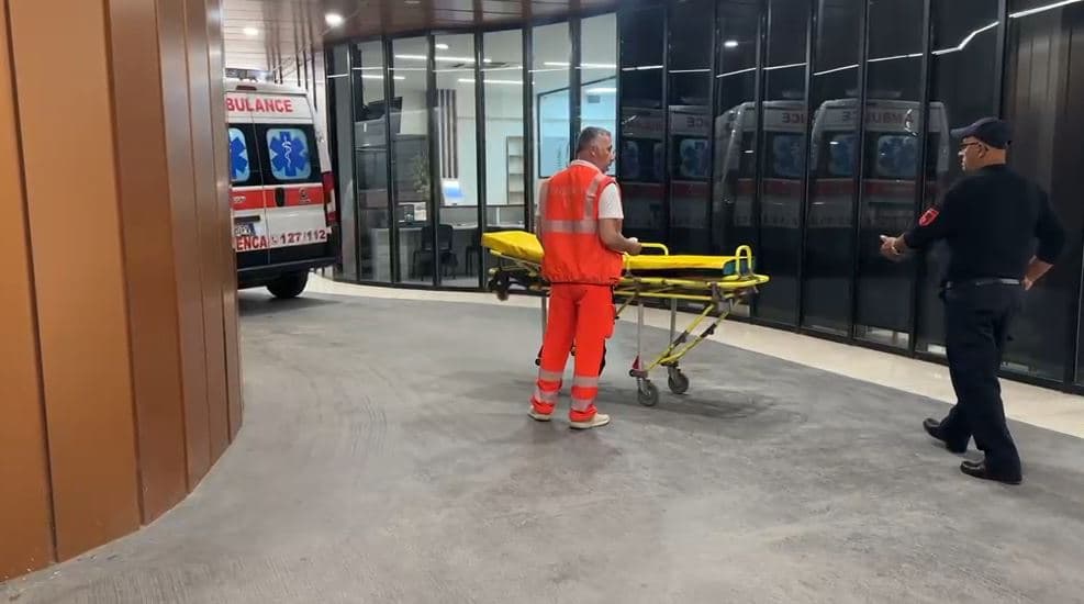 Vetëplagoset me armë gjahu një 44-vjeçar në Sevaster të Vlorës, dërgohet me urgjencë në spital