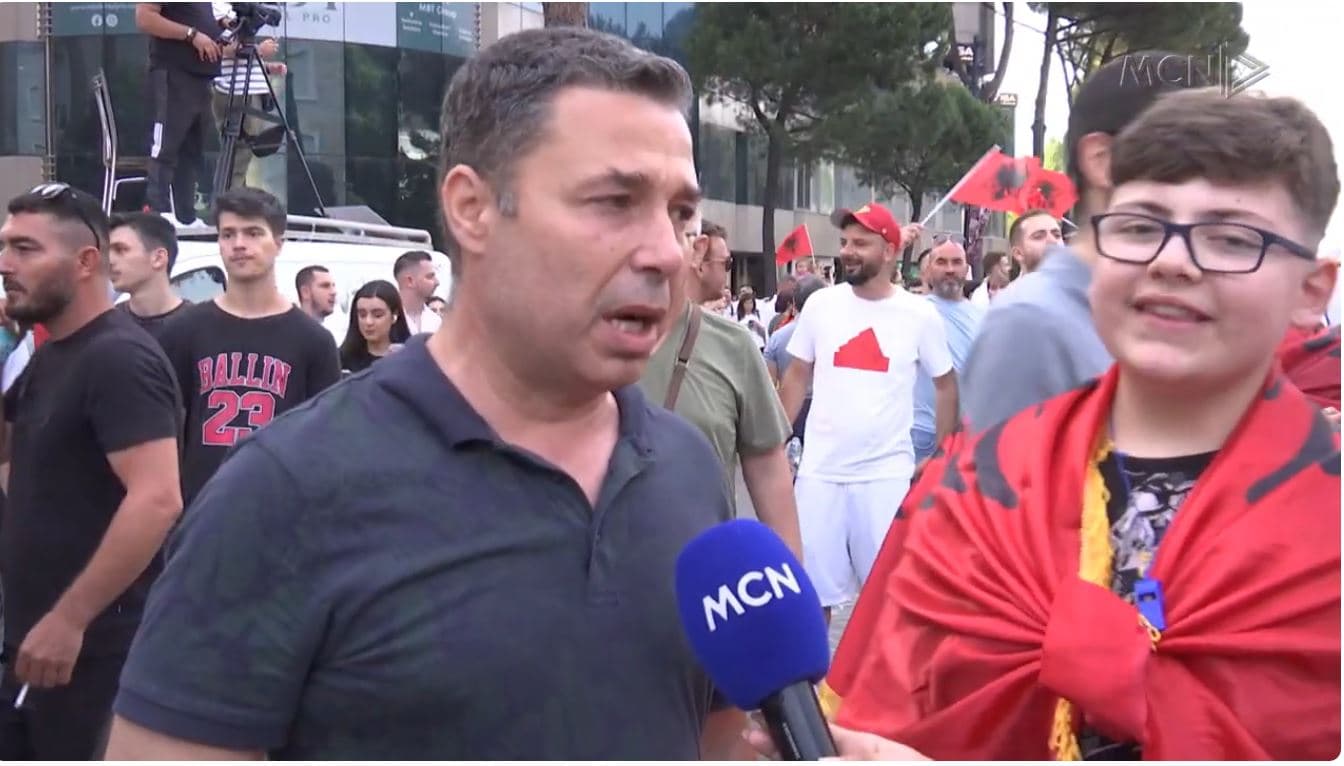 “Shqipëria nuk shitet”. Qytetarët nuk tërhiqen, thirrje për bashkim kundër qeverisë