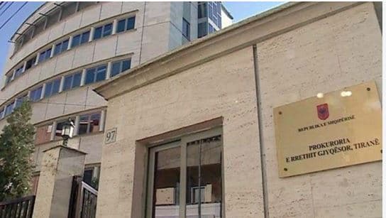 Zbrazën llogaritë e klientëve në Uba Bank/ Prokuroria Tiranë lëshon 12 masa sigurie për punonjësit, arrestohen drejtori dhe zëvendësi