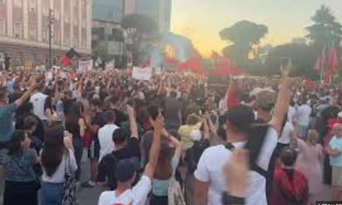 Pas marshimit masiv në Tiranë, protesta e sotme pritet të mbledhë edhe shqiptarët e diasporës