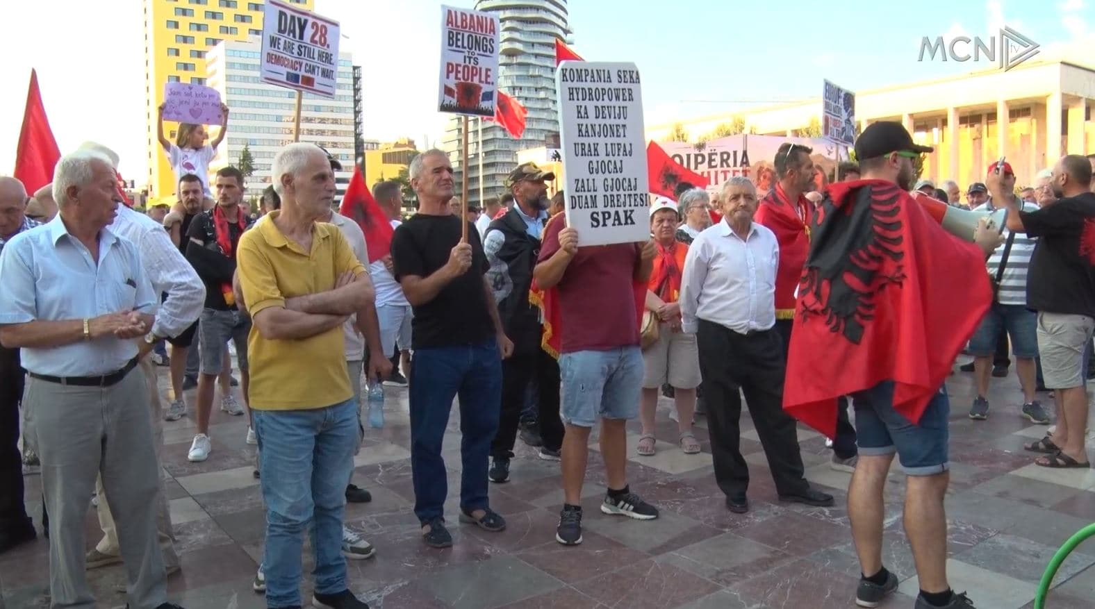 28 ditë, Rama jepe dorëheqjen!/ Protestuesit: Nuk do të ndalemi, do të jemi në shesh (VIDEO)