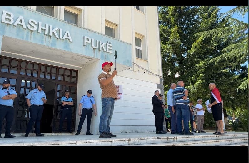 Banorët e Kalivares, Mesulit dhe Kimzës protestë kundër HEC-eve në Pukë 