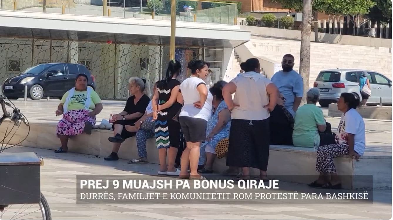 Prej 9 muajsh pa bonus qiraje. Durrës, familjet e komunitetit rom protestë para bashkisë