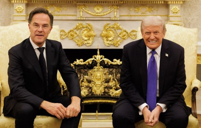 Rutte takon Trumpin në prag të samitit të NATO-s, synon të shmangë përplasjet mes aleatëve