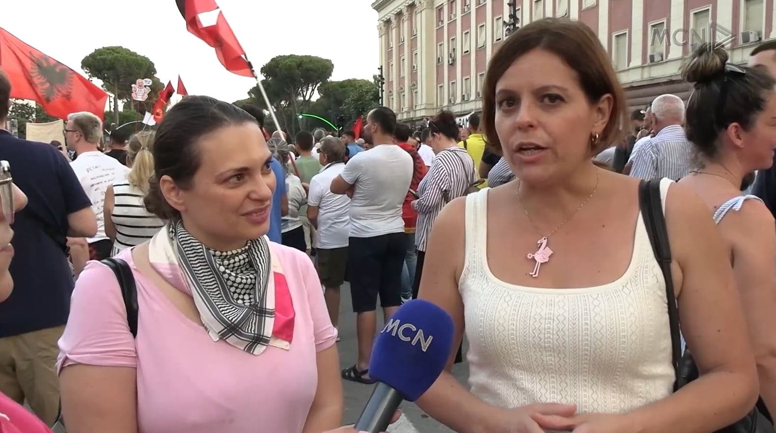 “Shqipëria nuk është në shitje”/ Eurodeputetia italiane në mbështetje të popullit shqiptar (VIDEO)