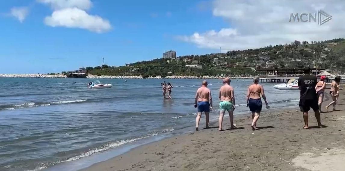 Shëngjin, mungon siguria në plazhe/ Pushuesit ankohen, s’ka vrojtues, kërkojnë vëmendje (VIDEO)
