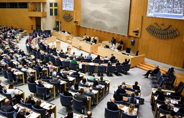 Suedia ashpërson politikat ndaj emigrantëve, miraton ligje për revokimin e lejeve të qëndrimit
