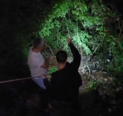 Aksident pranë Syrit të Kaltër, dy persona rrëzohen me motor në humnerë