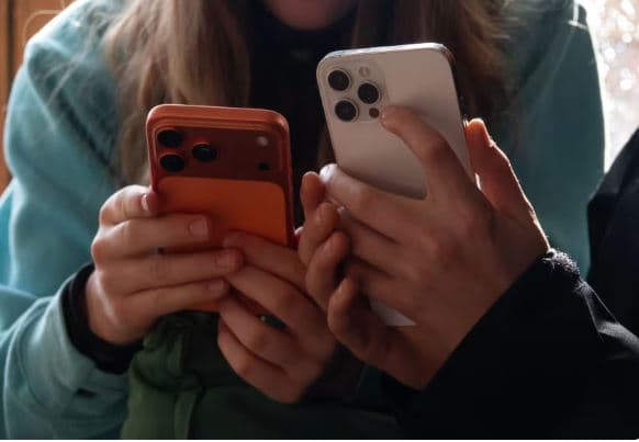 Studimi/ Telefonat inteligjentë mund të kenë ndikuar në rënien e lindshmërisë