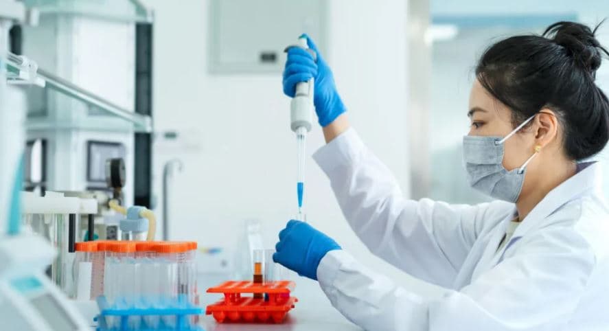 Inteligjenca artificiale po përdoret për të krijuar një lloj të ri vaksine që mund të parandalojë pandemitë 