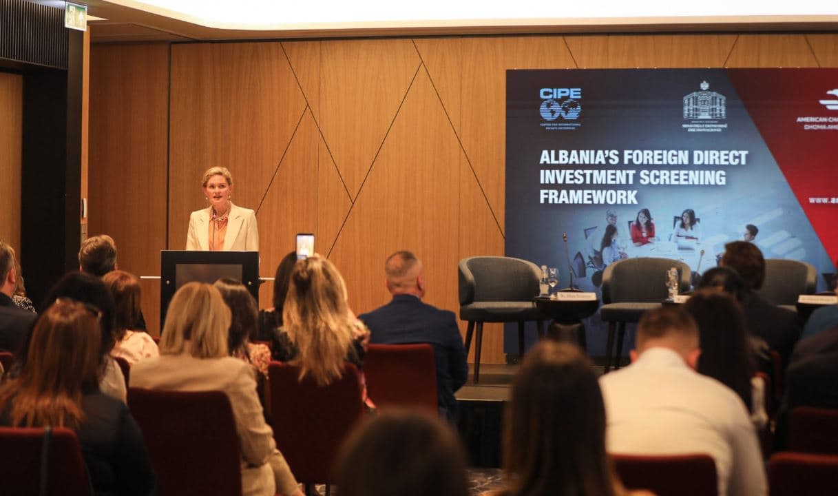 VanHorn: Shqipëria po tregon se është e hapur për investime të huaja, duke mbrojtur interesat kombëtare