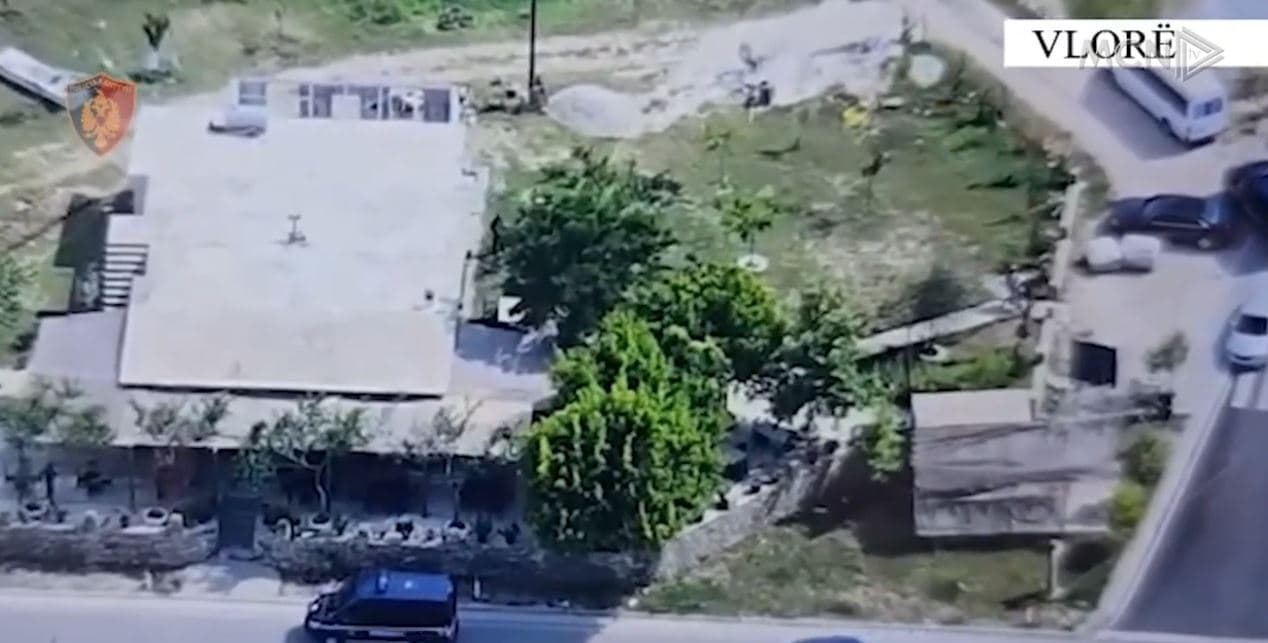 Goditet grupi kriminal në Vlorë/ 6 të arrestuar, sekuestrohen armë dhe mjete të blinduara (VIDEO)