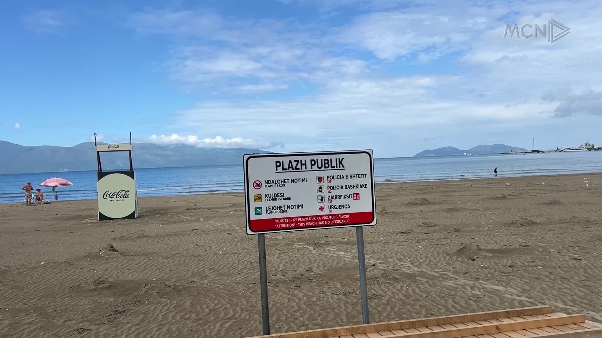Plazhet pa roje bregdetare / Kullat e vrojtimit bosh, pushuesit në Vlorë ndihen të pasigurt (VIDEO)