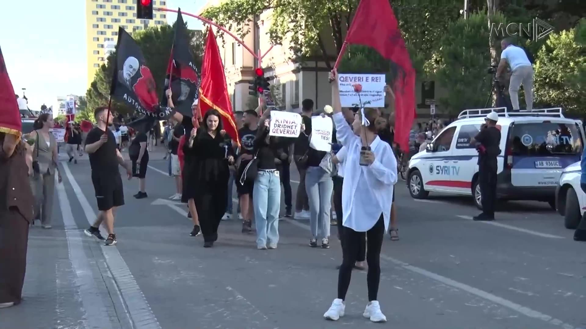 Tirana, Vlora dhe Durrësi në protestë / Revolta për Zvërnecin, kërkohet dorëheqja e Ramës (VIDEO)