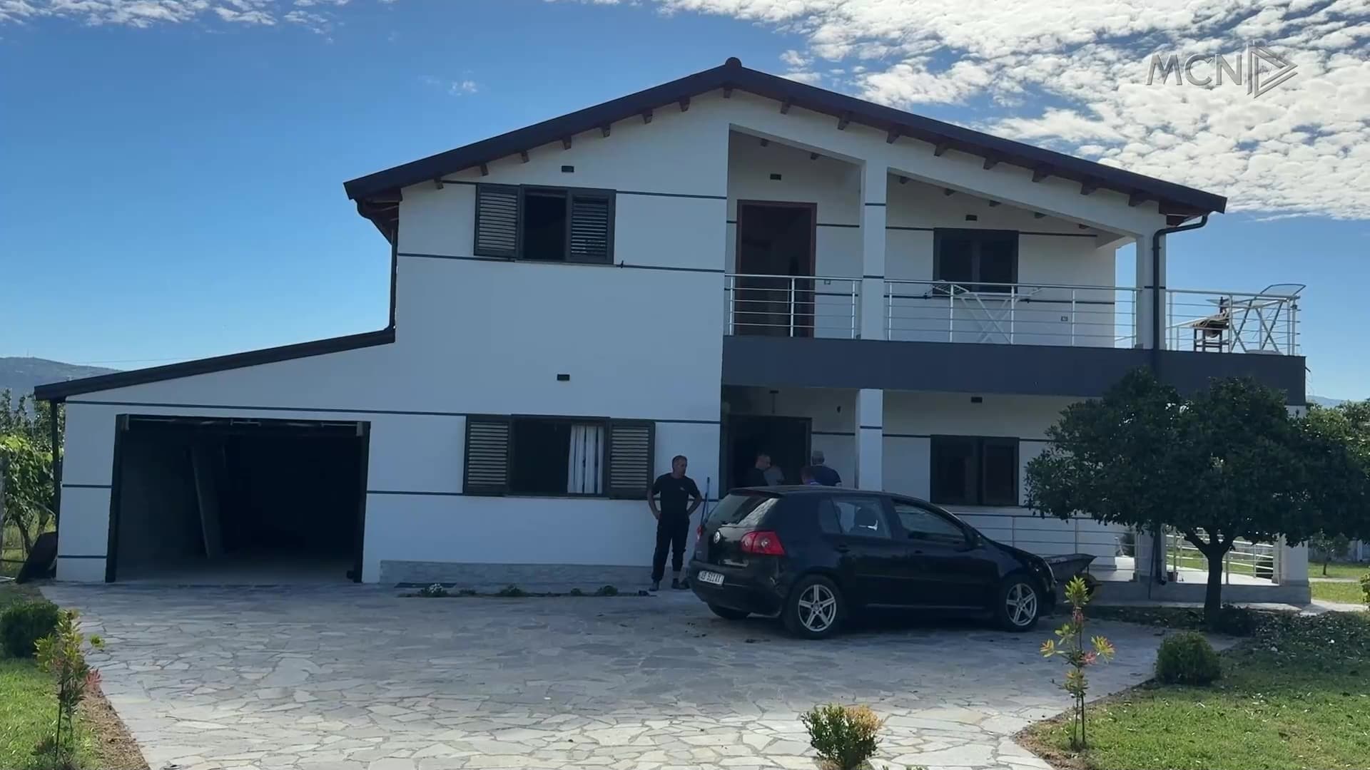 Tritol vilës dykatëshe në Lezhë / Çifti i bashkëshortëve ndodhej brenda, pronari: S’kam konflikte! (VIDEO)