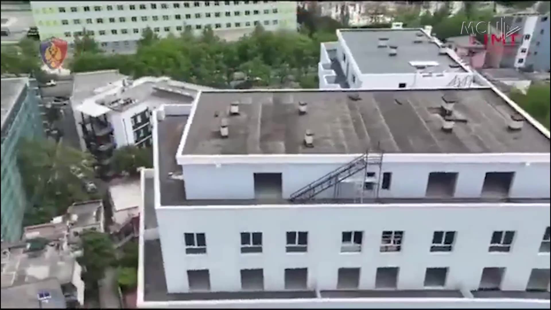 Prokuroria arreston 4 ndërtues / Tejkaluan lejen e ndërtimit në pallat (VIDEO)