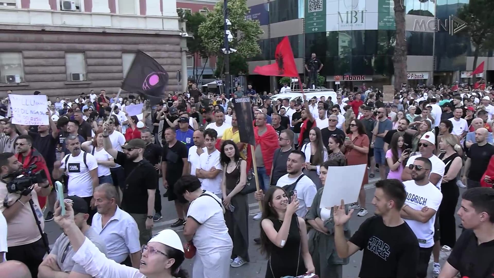 17 ditë protestë / Kërkohet anulimi i projektit të Zvërnecit dhe largimi i Ramës (VIDEO)
