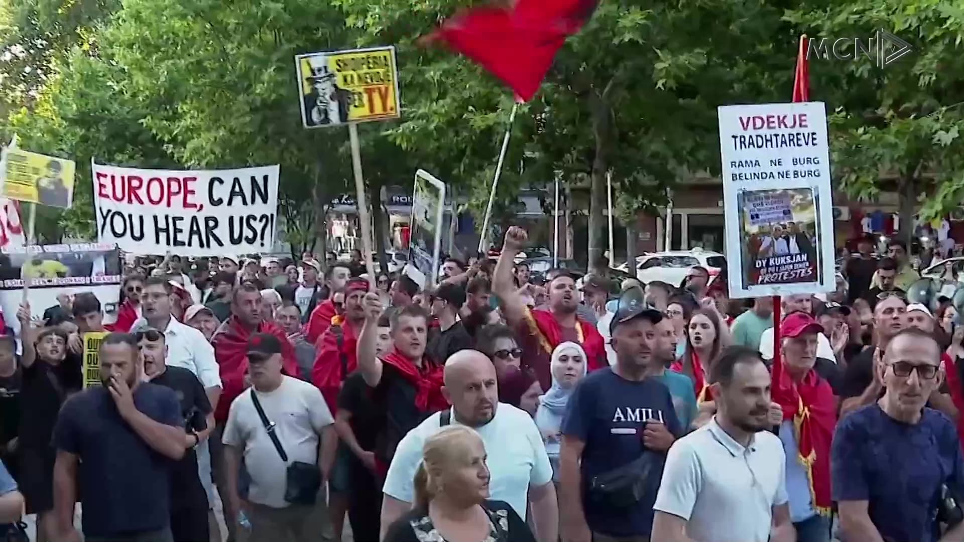 Protesta e 19-të qytetare / Kërkohen anulimi i projektit të Zvërnecit dhe largimi i Ramës (VIDEO)