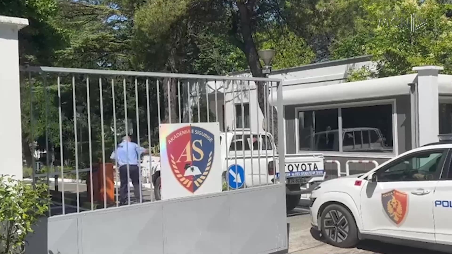 Helmohen 60 kursantë të Akademisë së Sigurisë / Situata e Sori-Al përsëritet, Policia dhe AMP nisin hetimet (VIDEO)