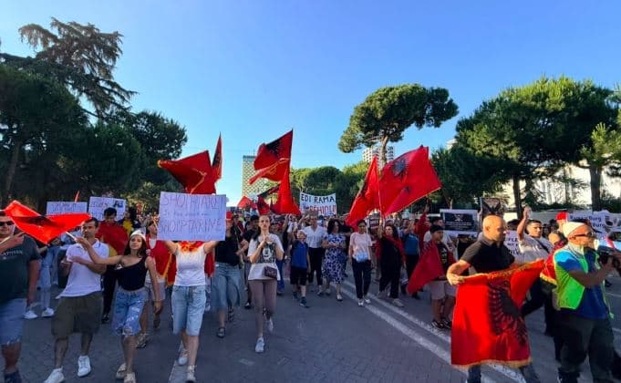 Protestat për Zvërnecin, Konferenca Ipeshkvnore: Zhvillimi duhet të mbrojë mjedisin dhe familjet vendase