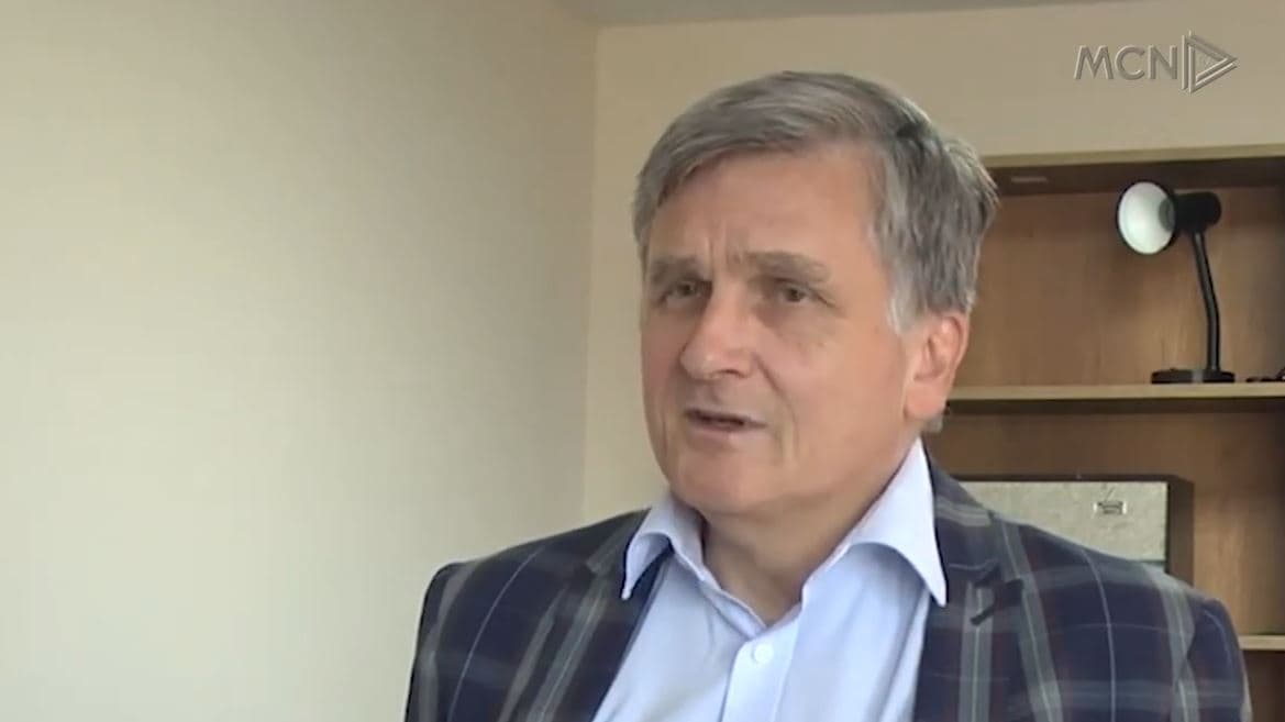 “Dialogu politik mbetet sfidë”/ Ambasadori i OSBE-së: E drejta për protestë duhet të respektohet (VIDEO)