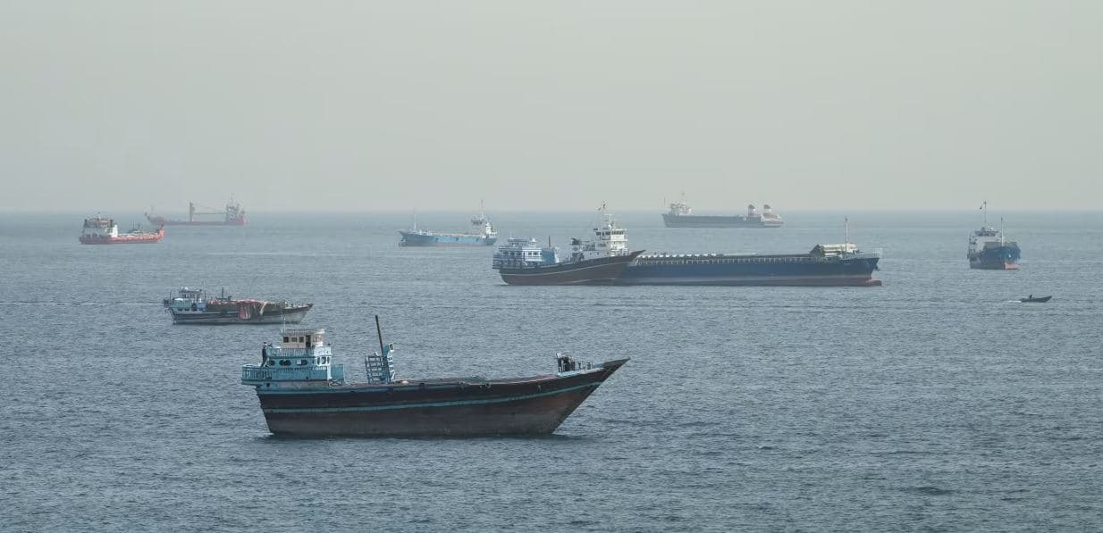 OKB kërkon evakuimin e 6,000 marinarëve të bllokuar në Ngushticën e Hormuzit