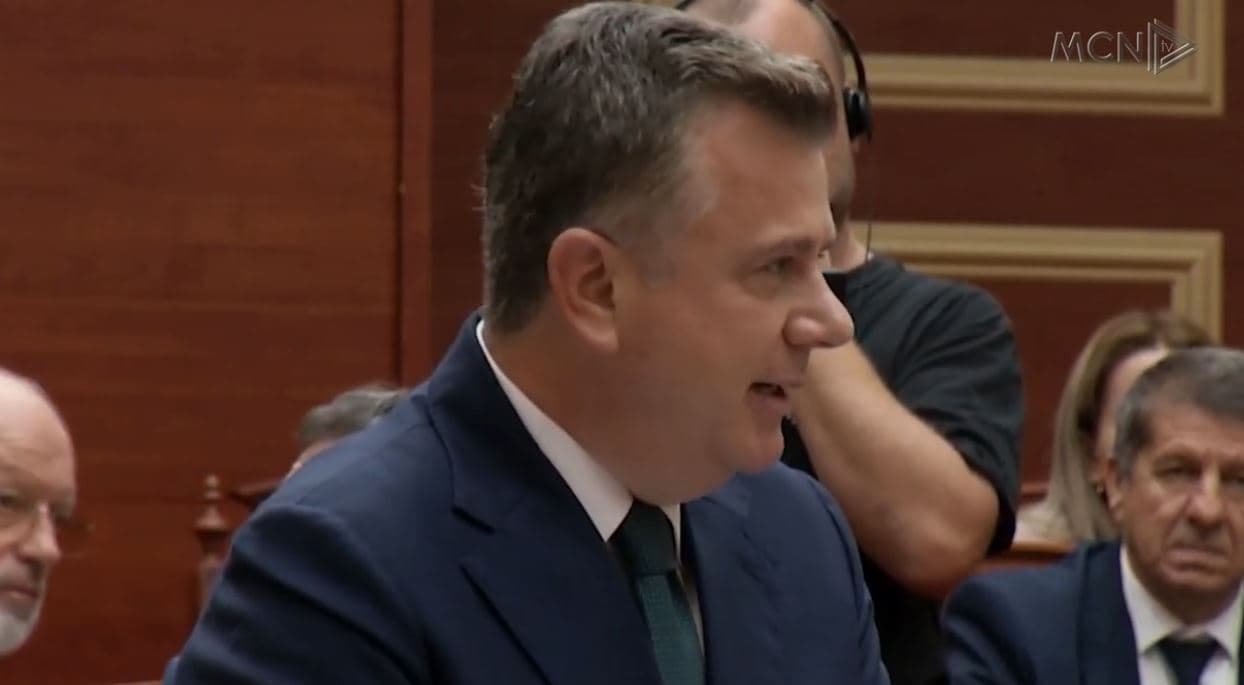 Protestat, sërish debat në parlament/ Balla: Ikën flamingot, ua zunë vendin sorrat. Muçi: Mos u tall me protestuesit (VIDEO)
