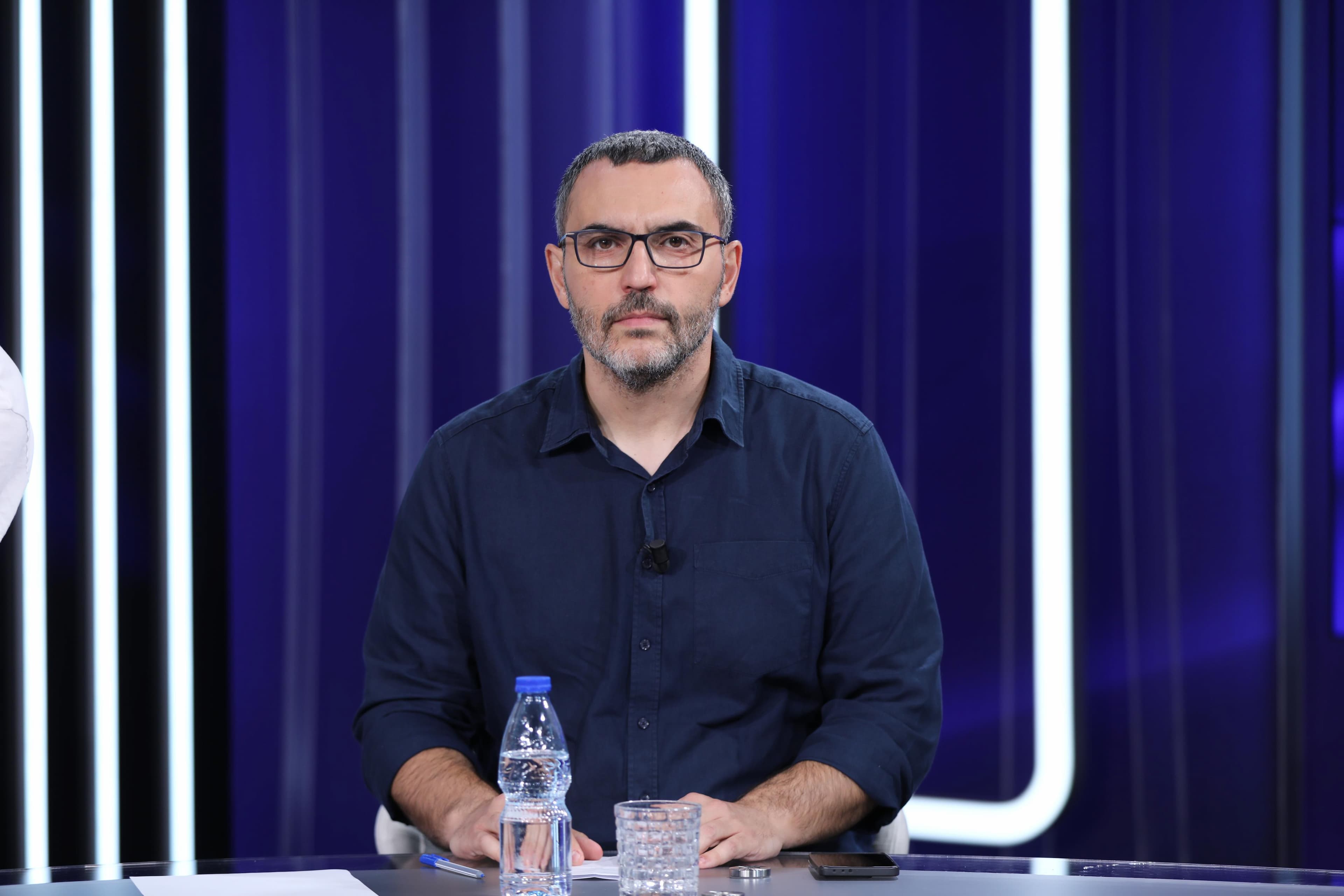 Qori: Kjo që po ndodh në shesh është historike, qytetarëve u është zgjuar shpresa