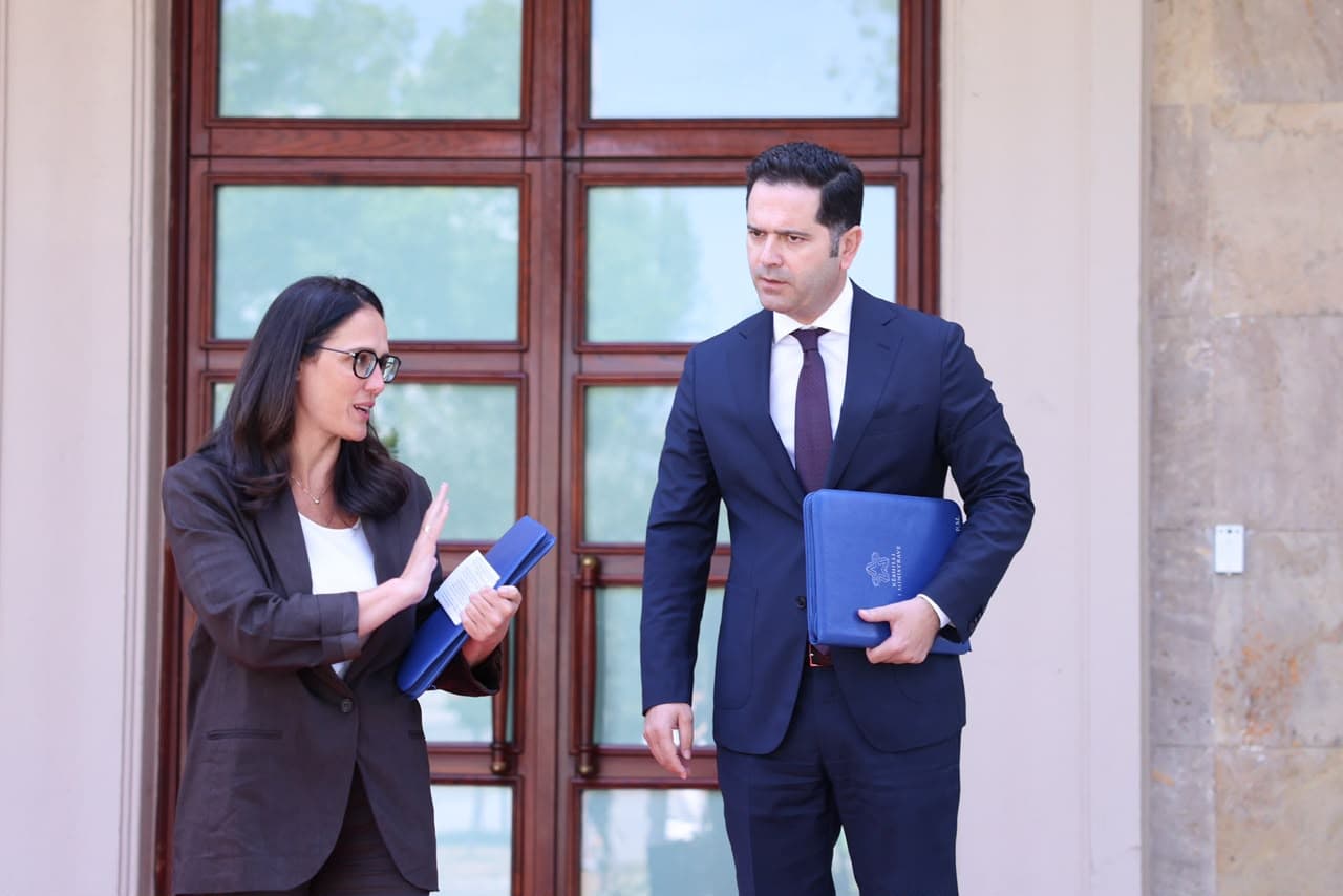 Qeveria miraton ndryshime në ligjin e sistemit të pagesave, reduktim të kostove për qytetarët e bizneset