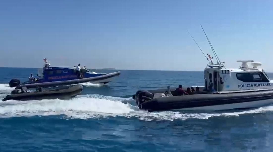 11 emigrantë nga Lindja e Mesme lëshojnë sinjalin SOS pranë grykëderdhjes së Vjosës