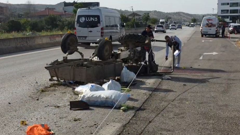Furgoni i mallrave përplaset me mjetin bujqësor, një person në gjendje të rëndë (VIDEO)