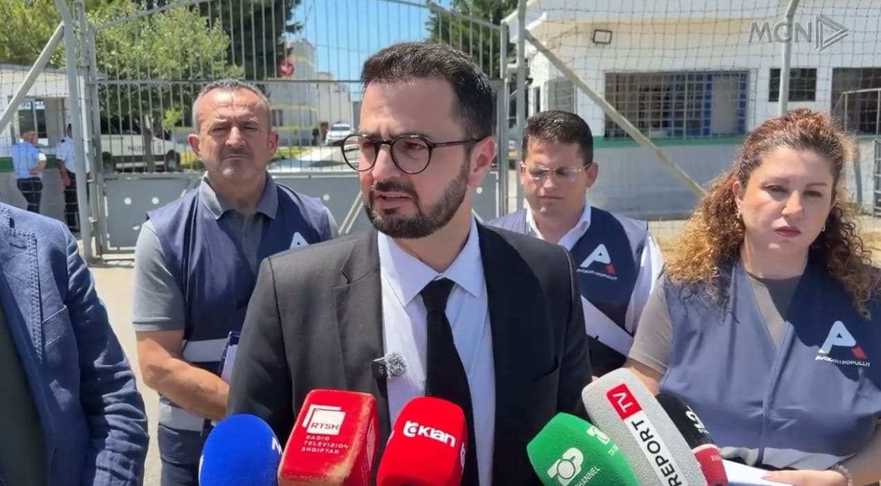“Mbipopullim dhe kushte denigruese”/ Avokati i Popullit: Ministritë të ndërhyjnë urgjent në burgun e Shënkollit (VIDEO)