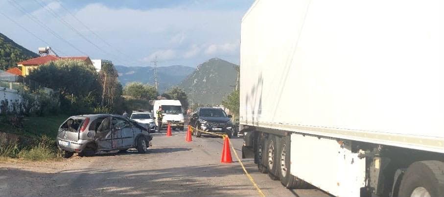 Makina del nga rruga, humb jetën një 19-vjeçar