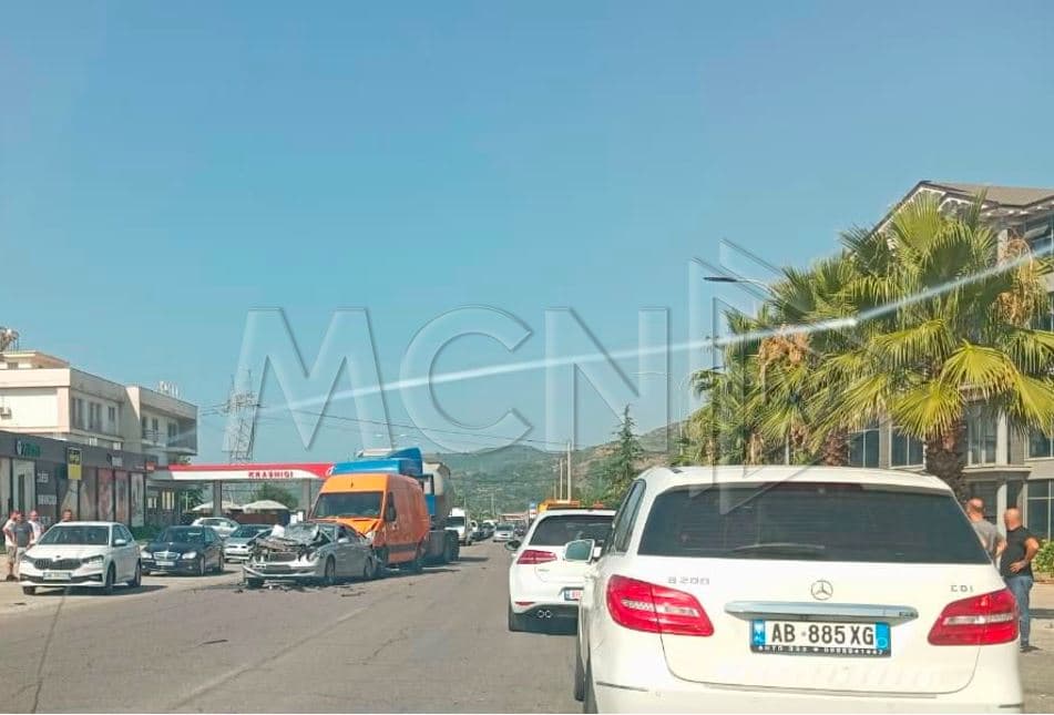 Përplasen katër makina në Elbasan-Bradashesh