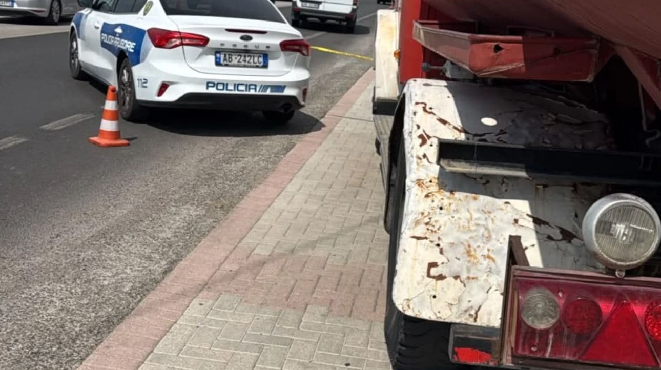 Aksident në aksin aksin Peqin-Elbasan, furgoni përplas për vdekje këmbësorin