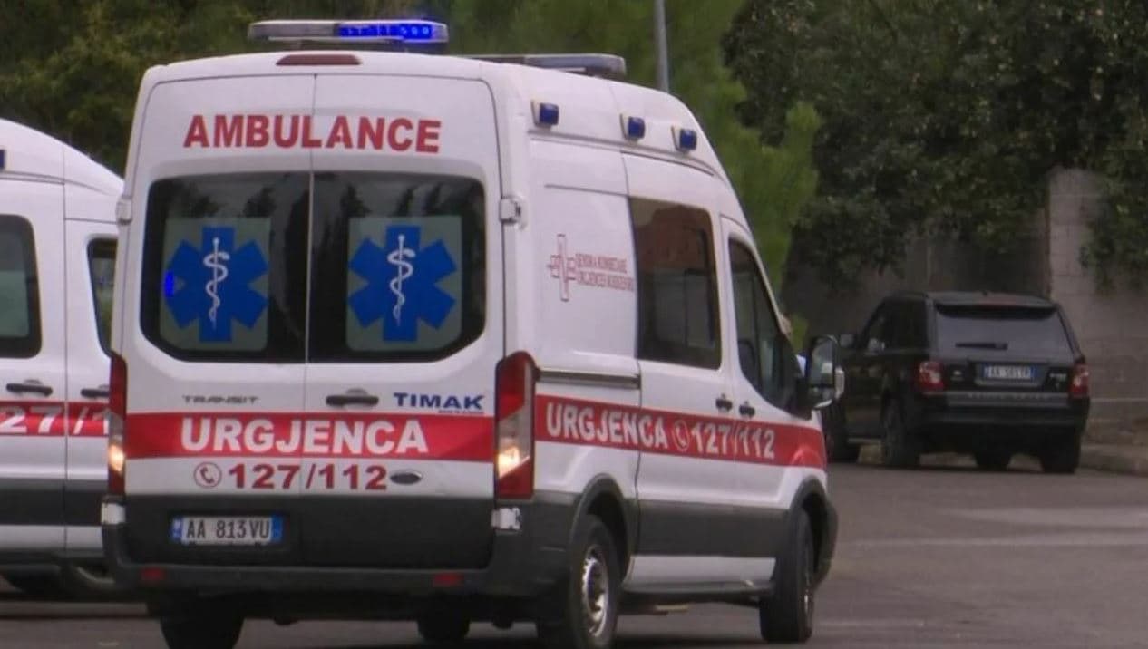 Konflikt me thikë brenda Poliklinikës së Shkodrës, plagoset një person 