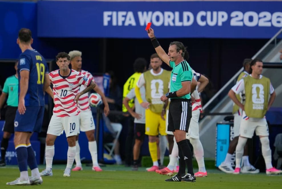Stuhi politike në Kupën e Botës/ Vendimi për kartonin e kuq të Balogun ndez përplasje mes FIFA-s, UEFA-s dhe Trump