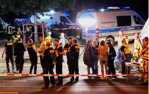 Automjeti përplaset me turmën në Paradën e Krenarisë në Berlin, 1 i vdekur, 16 të plagosur