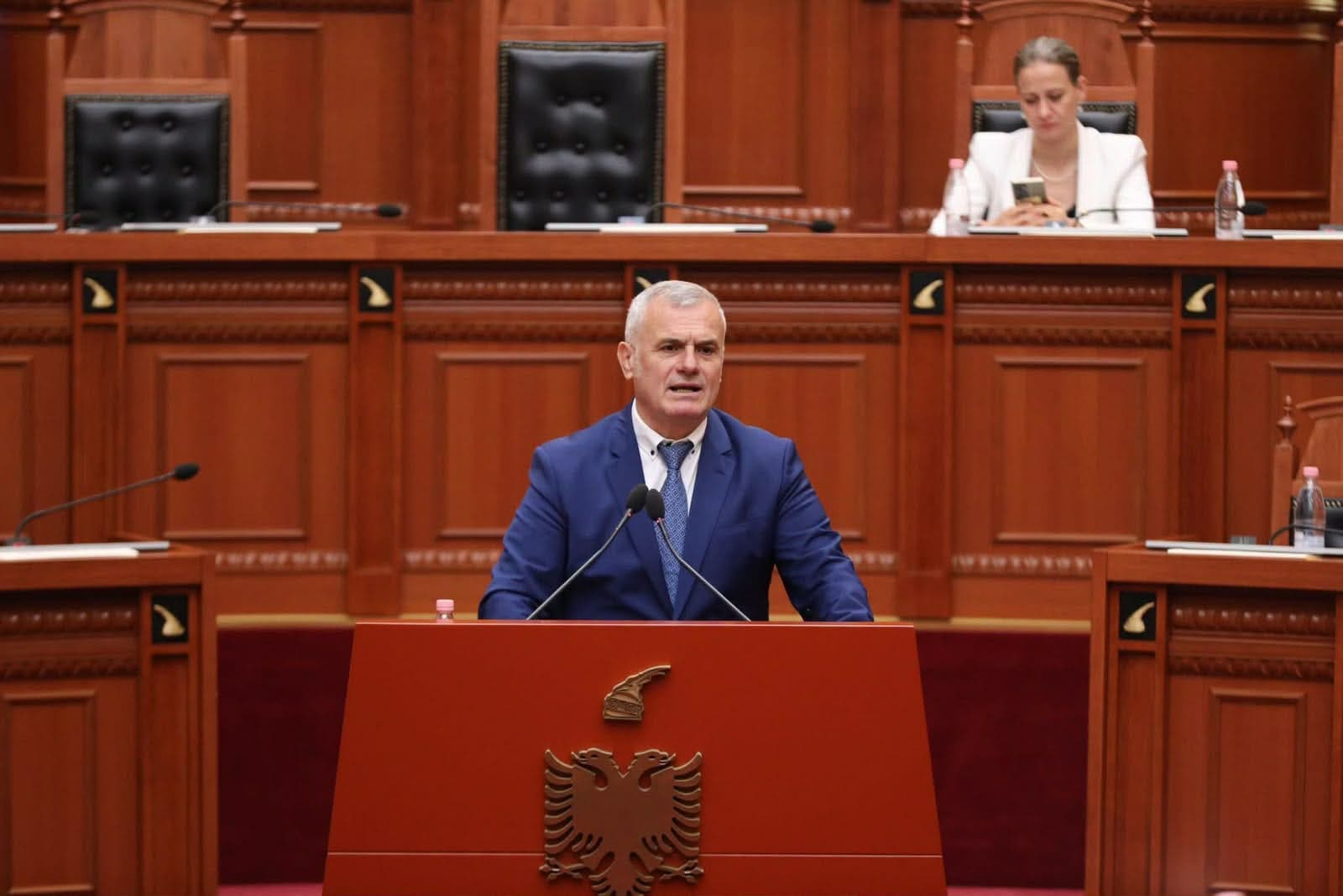 Fondi rezervë nuk është për spektakle private, autokrati Rama! 