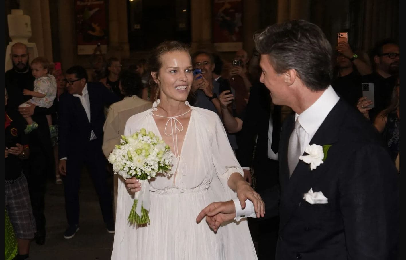 Supermodelja 53-vjeçare Eva Herzigova martohet me partnerin e saj prej 25 vitesh 