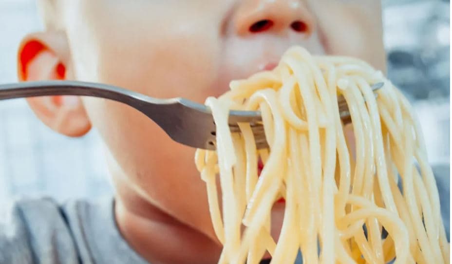 Nga pica te ushqimet ultra të përpunuara/ Pse fëmijët italianë po bëhen ndër më mbipeshët në Evropë