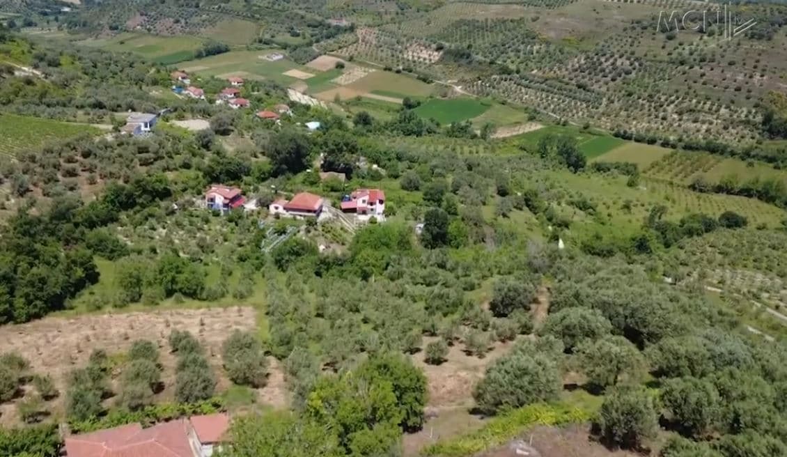 Fshatrat e Patosit 30 vite pa rrugë, banorët: Zero investime, po largohen të rinjtë (VIDEO)