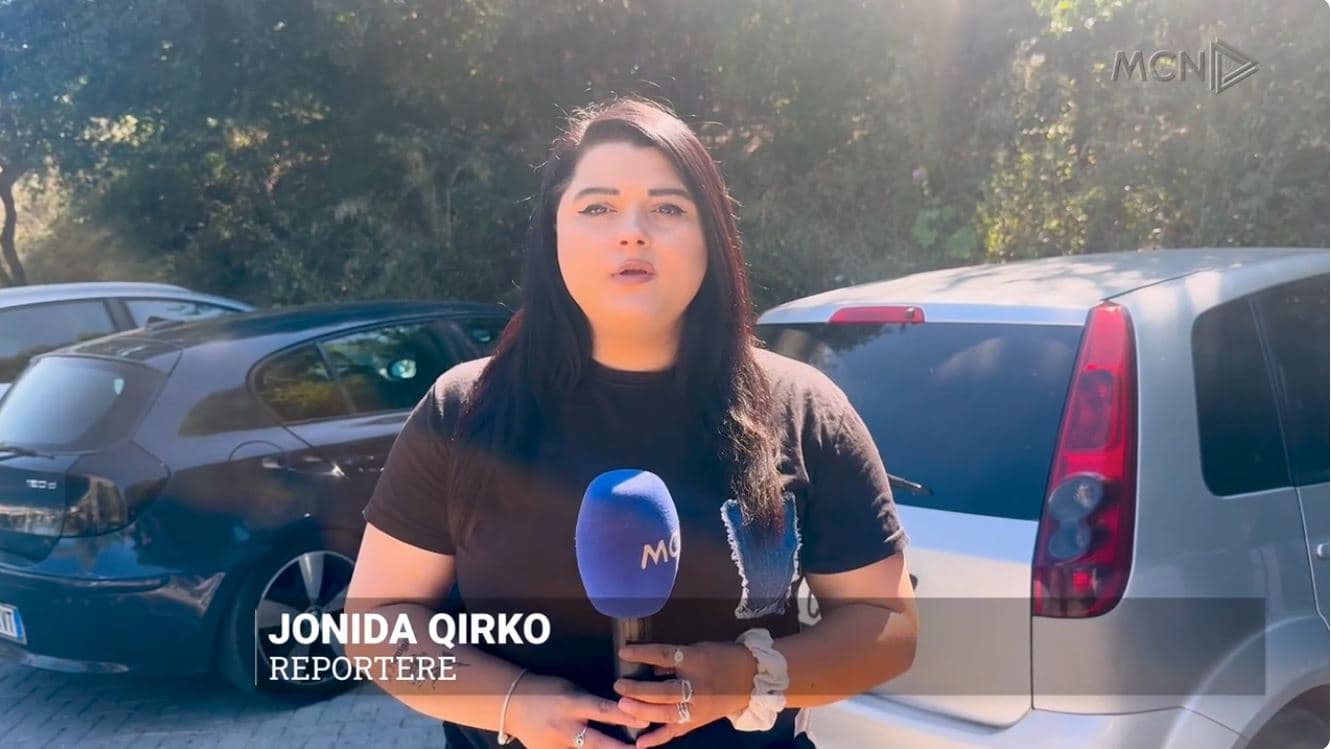Mungojnë vendet e parkimit. Gjirokastra s’e përballon dot fluksin e automjeteve gjatë verës