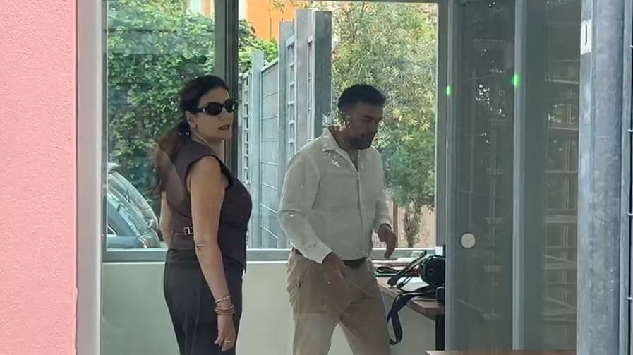 “AKSHI”, Mirlinda Karçanaj paraqitet në SPAK (VIDEO)