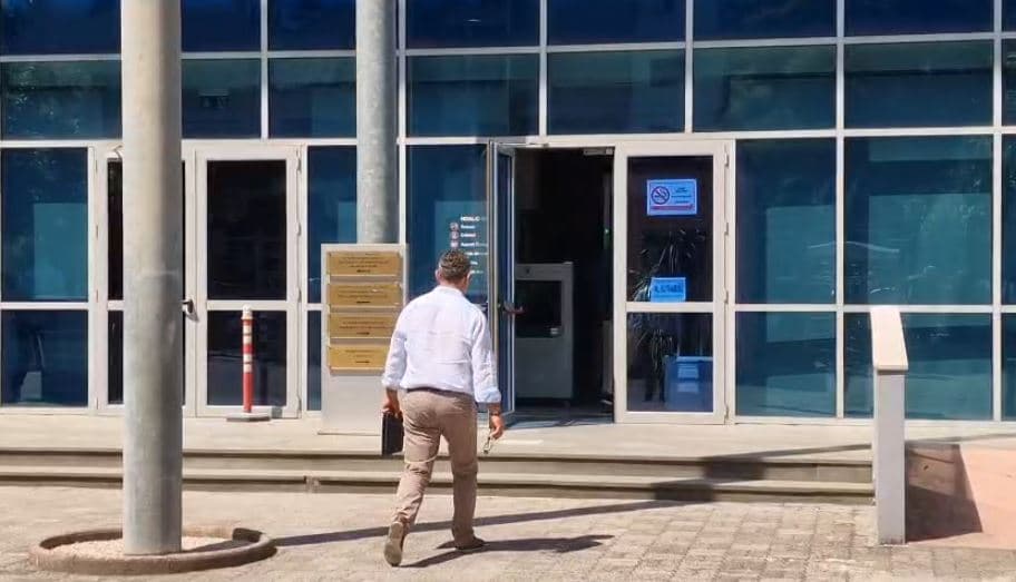 Paraqitet në GJKKO, ish-kryebashkiaku i Divjakës Fredi Kokoneshi