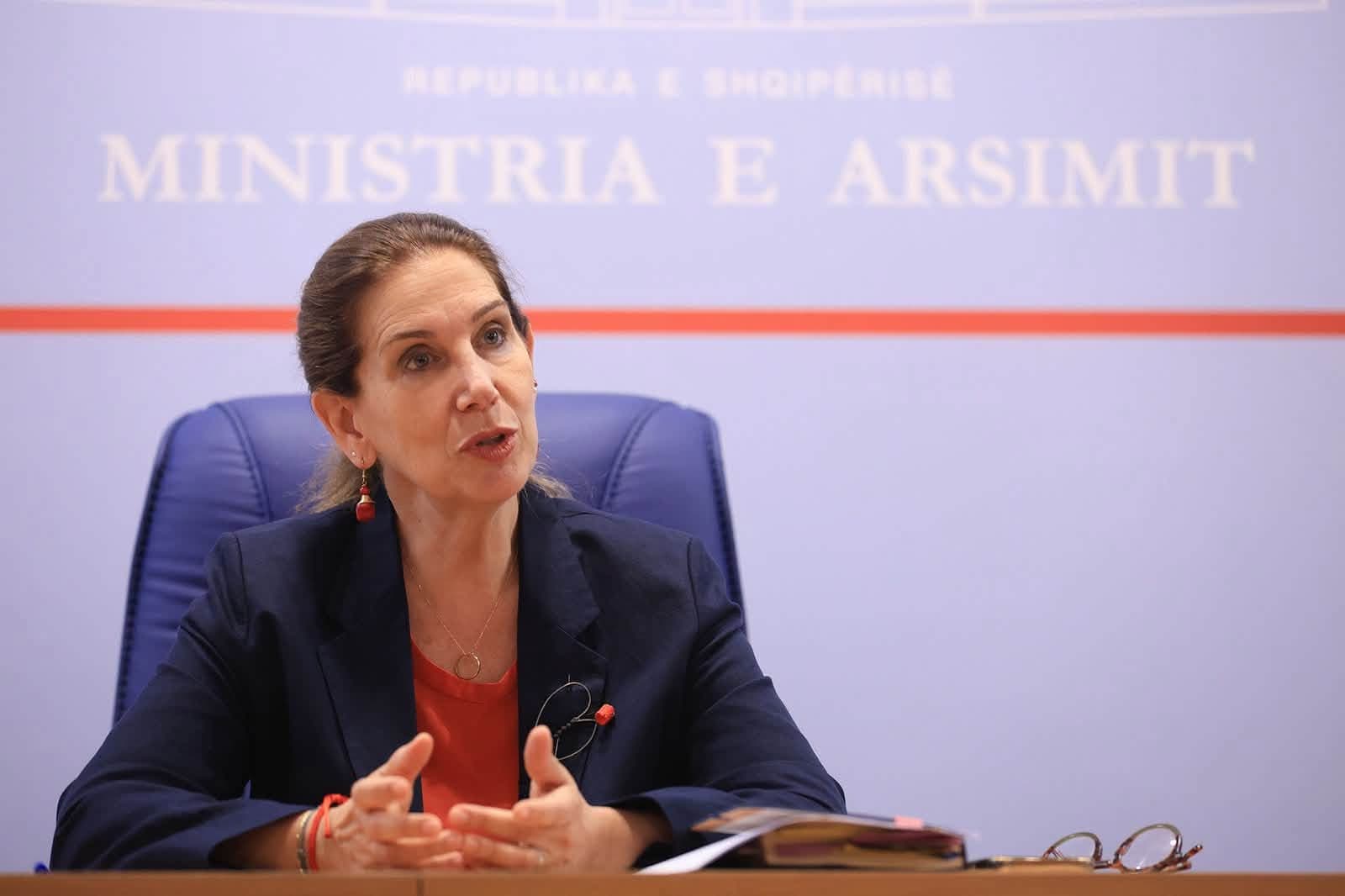 Hapen regjistrimet për klasat e para dhe të dhjeta, Kumbaro: Respektoni afatet dhe rregullat