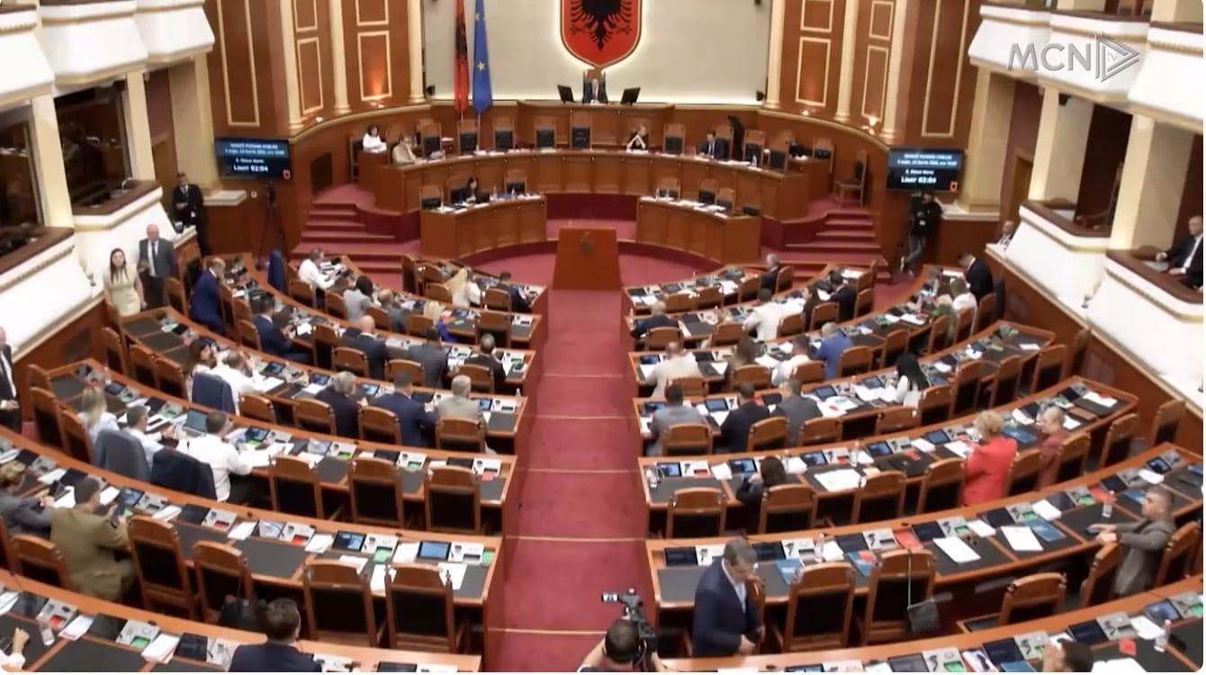Protesta përplas PD e PS, Shehaj lihet jashtë. Rrëzohet kërkesa për reformën territoriale