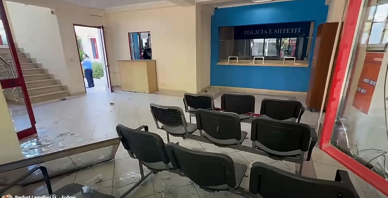 Përplasje në tubimin pranë Komisariatit nr. 3/ Arrestohet një person, procedohen 7 të tjerë, 4 shpallen në kërkim